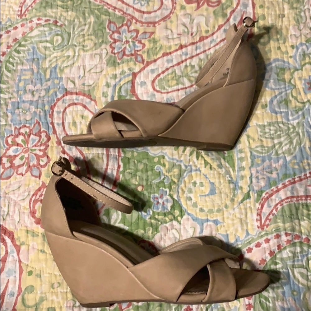 Tan cross over heels